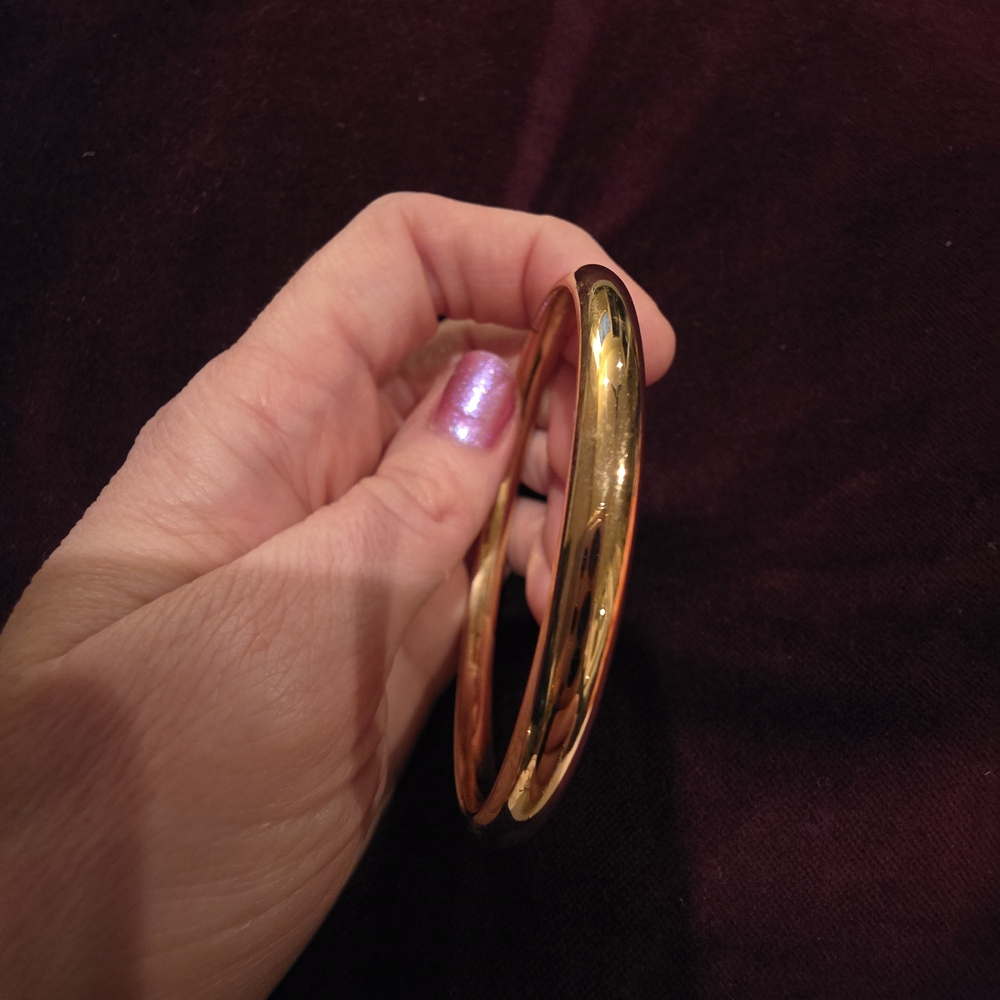 Elegant Gold Tone Bangle Bracelet